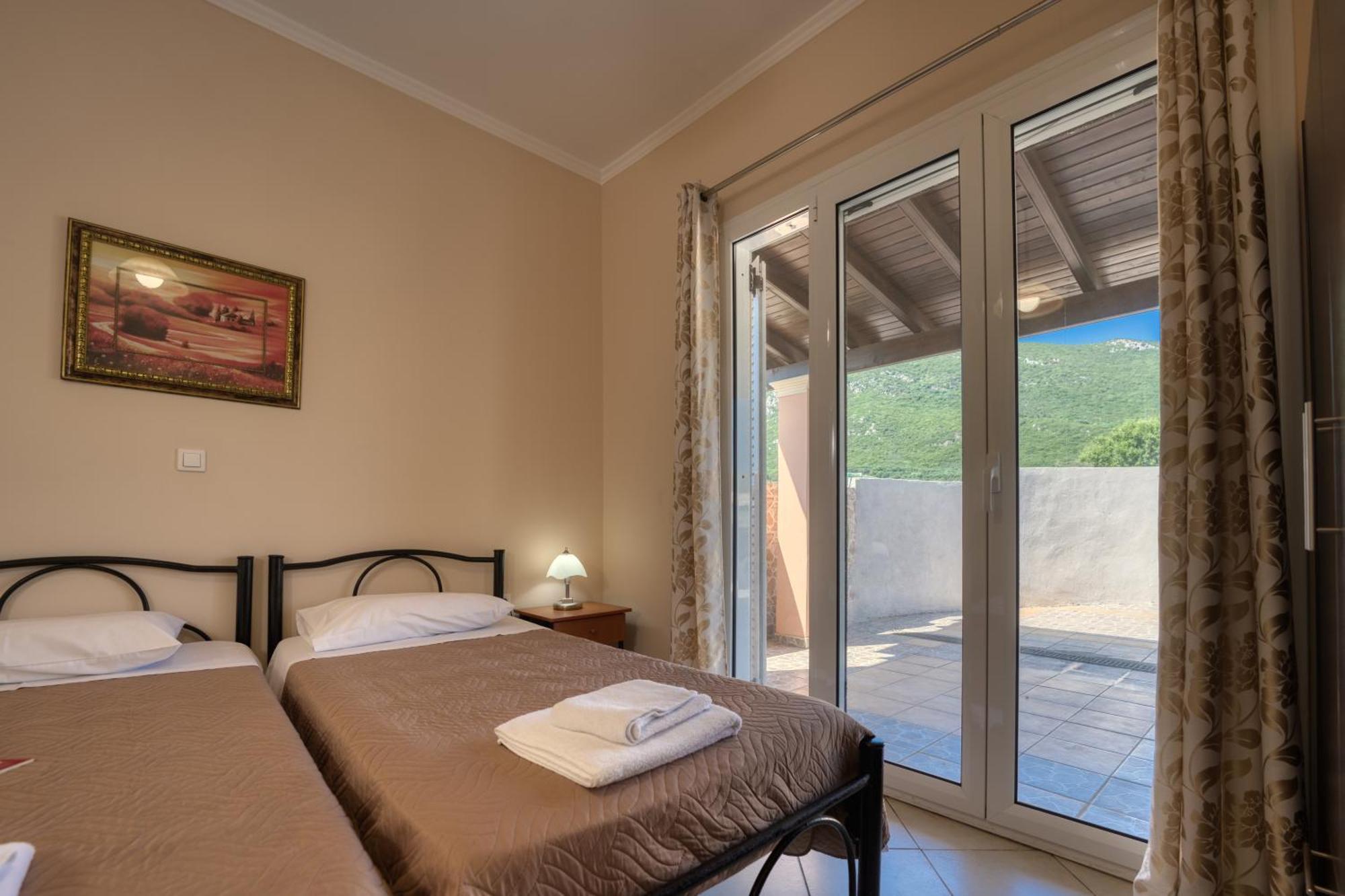 Villa Angela Agios Matthaios  Екстер'єр фото